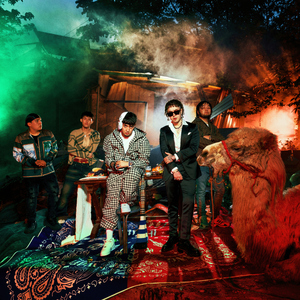 女孩子靠桌角蹭蹭可以嘛
