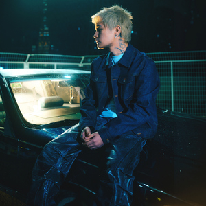 女孩子靠桌角蹭蹭可以嘛
