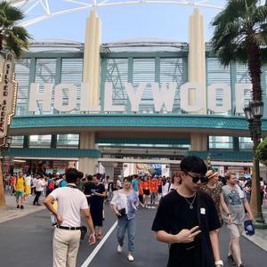 女孩子靠桌角蹭蹭可以嘛
