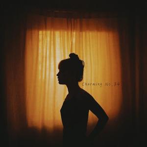 女孩子靠桌角蹭蹭可以嘛
