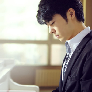 女孩子靠桌角蹭蹭可以嘛
